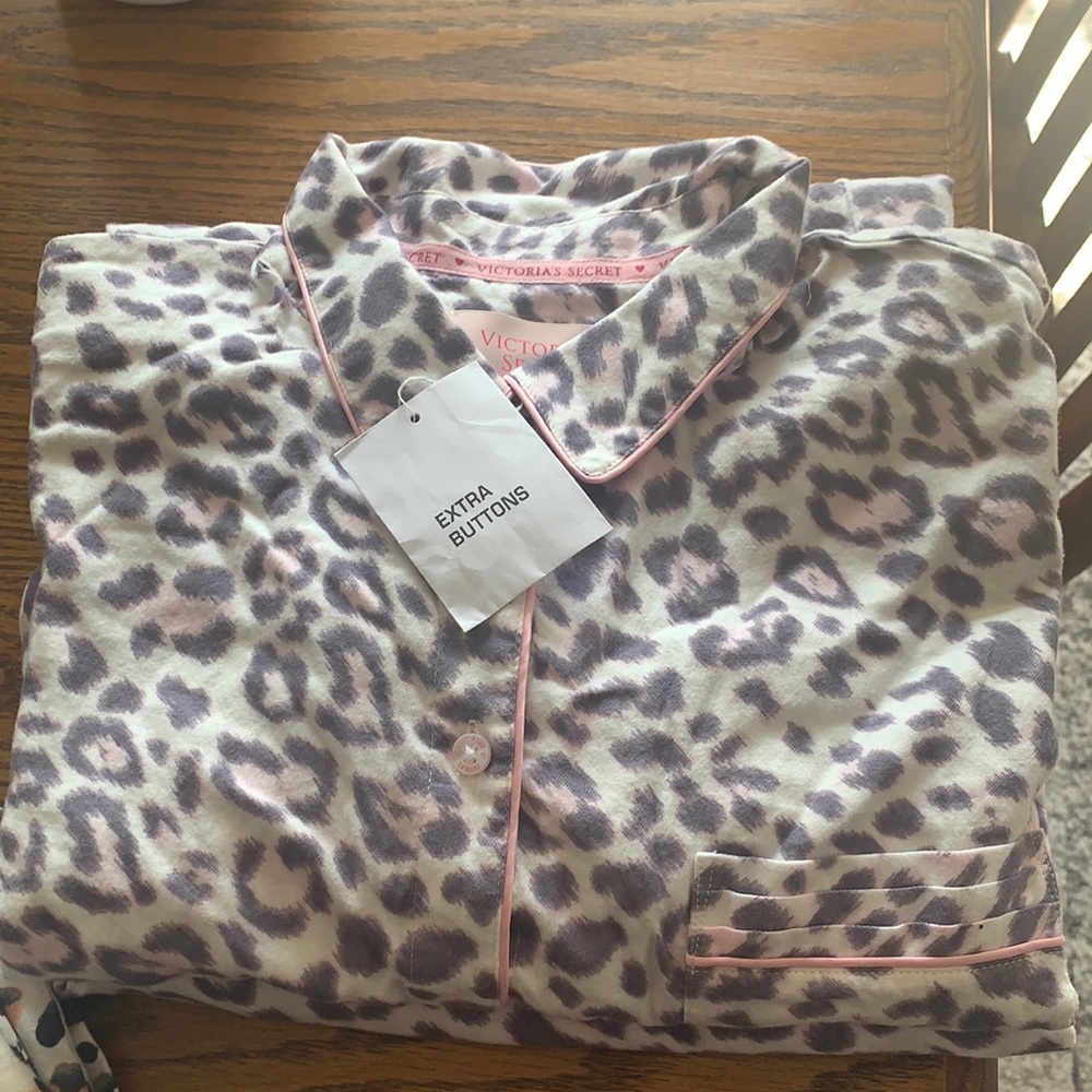 NWOT Victoria’s Secret Flannel Pajamas Large